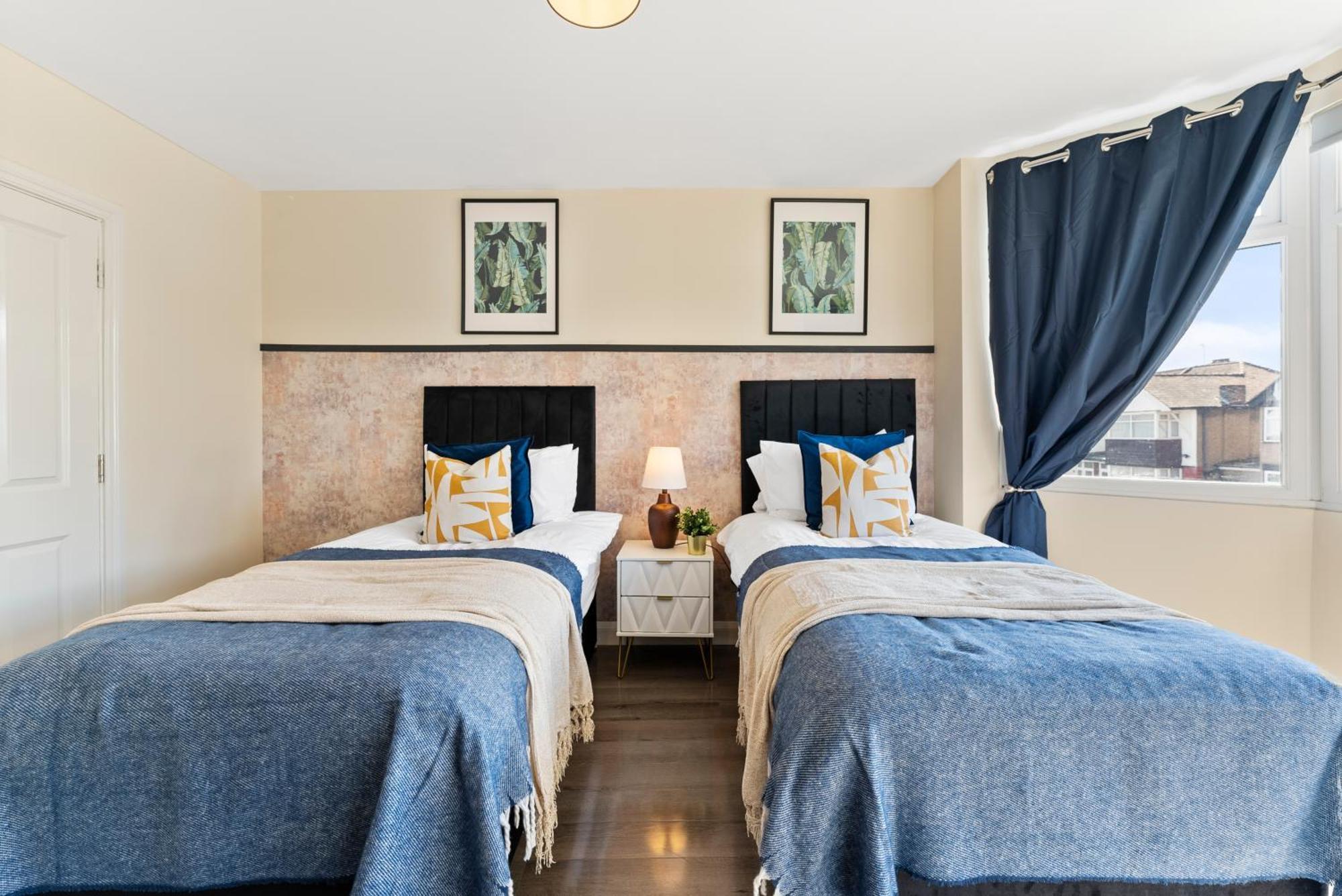Villa Stylish Wembley Gem - Parking -Sleeps 14 Londres Exterior foto
