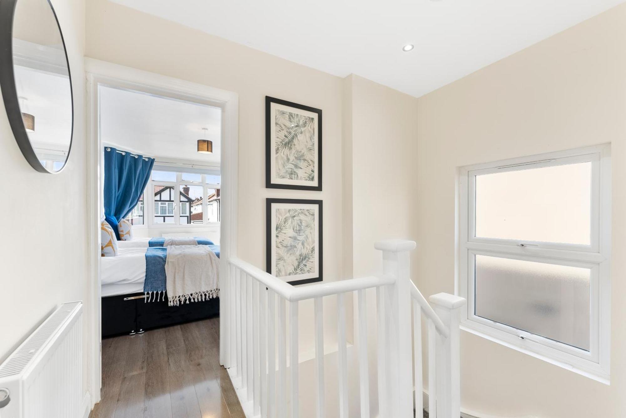 Villa Stylish Wembley Gem - Parking -Sleeps 14 Londres Exterior foto