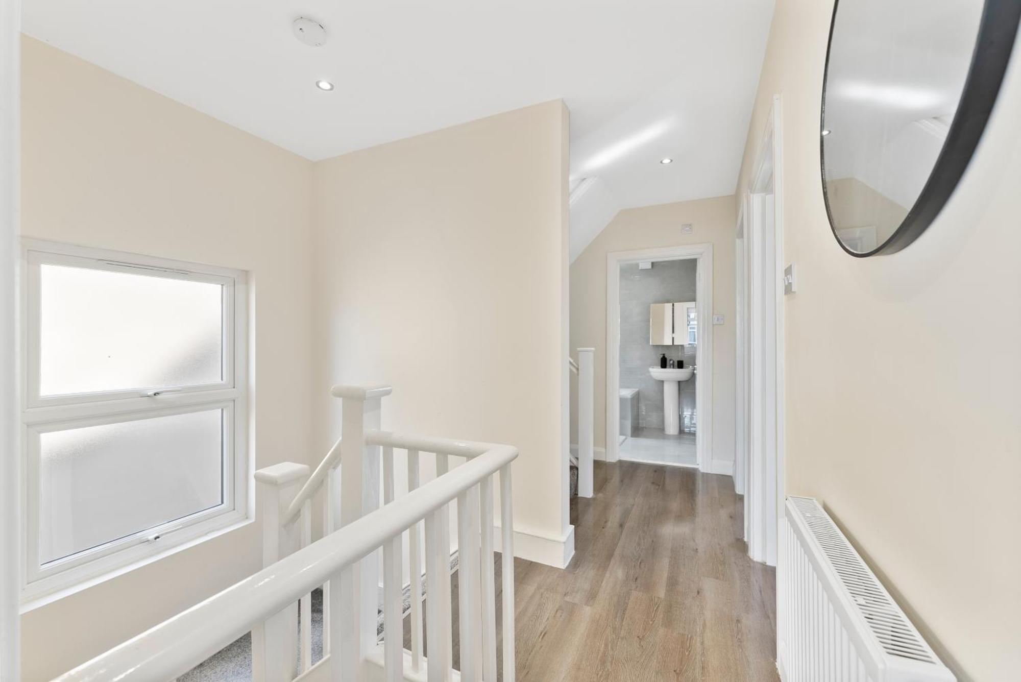 Villa Stylish Wembley Gem - Parking -Sleeps 14 Londres Exterior foto