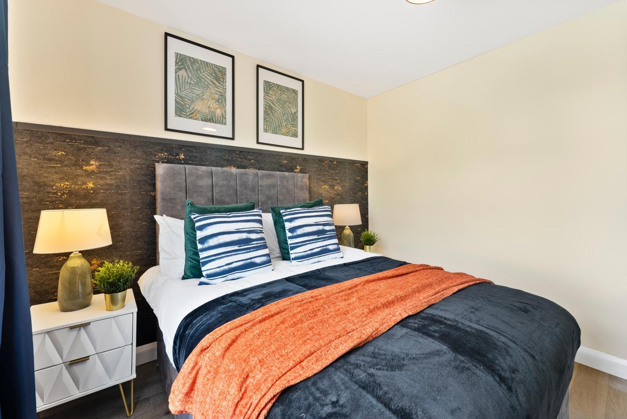 Villa Stylish Wembley Gem - Parking -Sleeps 14 Londres Exterior foto