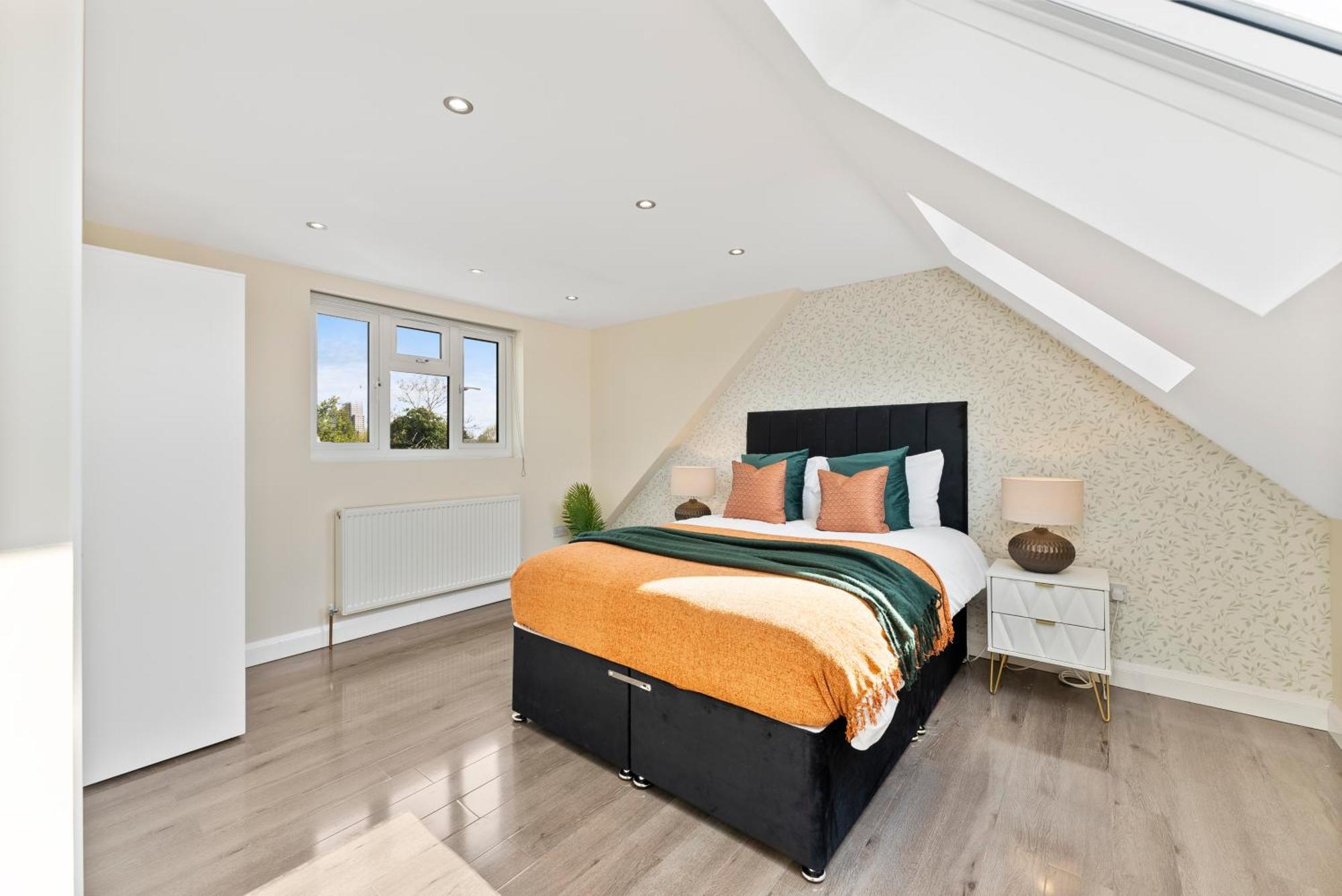 Villa Stylish Wembley Gem - Parking -Sleeps 14 Londres Exterior foto
