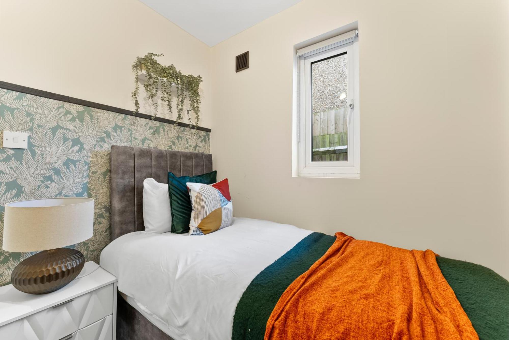 Villa Stylish Wembley Gem - Parking -Sleeps 14 Londres Exterior foto